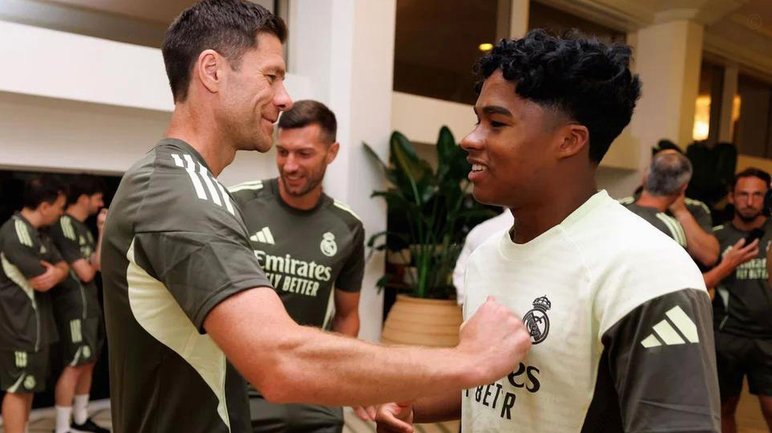 马卡：恩德里克谈回归皇马态度含糊，里昂将尽力延长租借期