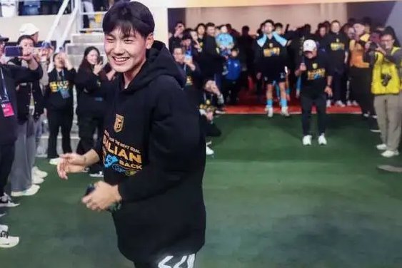 毛伟杰：邵导告诉我要有自信；在国家队看到和老大哥的差距