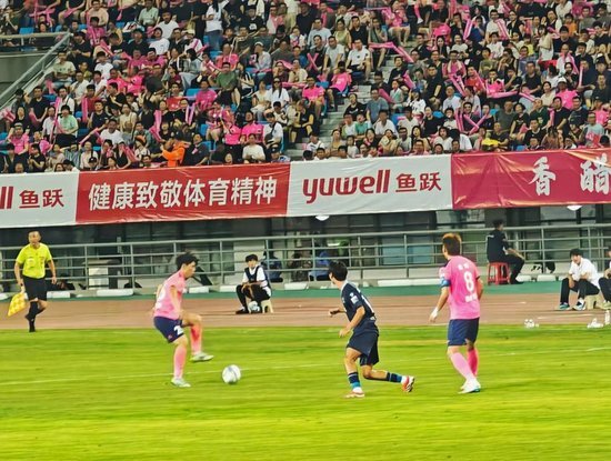 江苏联：泰州队1-1镇江队，祝晖进球，纪龙刚破门