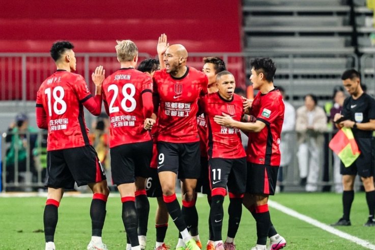 武汉三镇2-0十人新鹏城，熊继政、汪晋贤破门