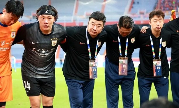 宿茂臻谈输球后韩鹏与部分球员没谢场：他心情沮丧，能理解