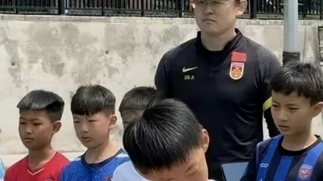 孙继海又不带队训练，你们要骂就骂带队的教练。。