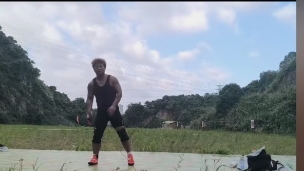 双线追踪：迷因与试训的网络迷雾