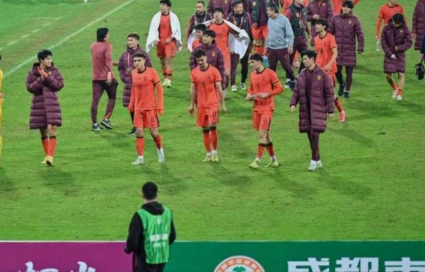 半场：中国0-0阿联酋，中国积分反超伊朗暂列第一