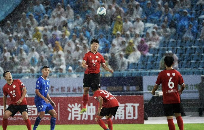 中国新闻周刊：代抢苏超门票2217张牟利38万，两球迷被判刑