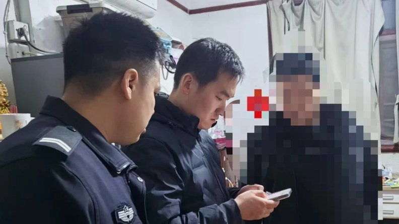 中国新闻周刊：代抢苏超门票2217张牟利38万，两球迷被判刑